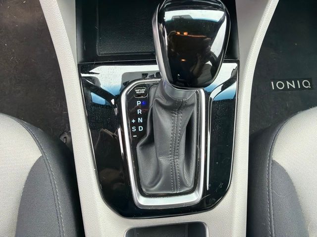 Used 2019 Summit Gray Pearl Hyundai Blue image 11