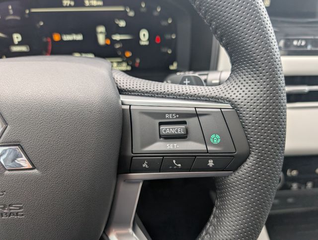2025 Mitsubishi Outlander SE White at North Houston Mitsubishi