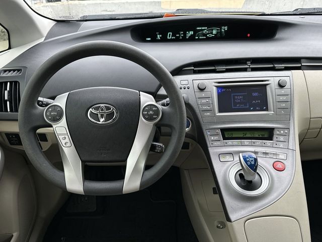 2015 Toyota Prius Four 7