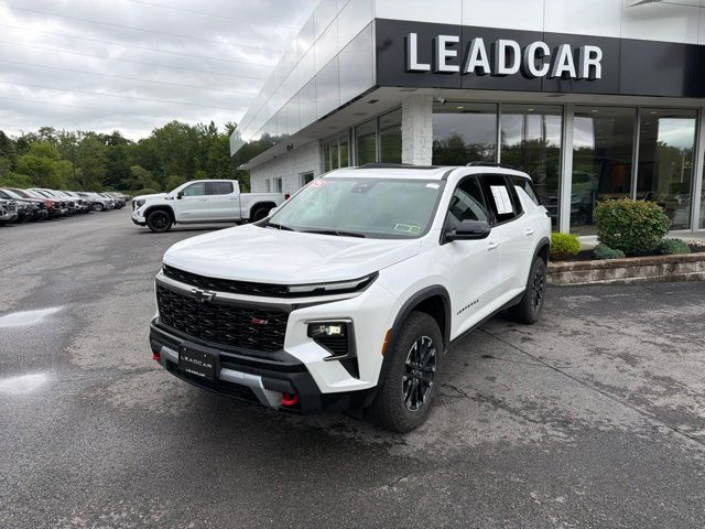 White (Iridescent Pearl Tricoat) 2025 Chevrolet Traverse SUV / Crossover Four-Wheel Drive 8-Speed Automatic