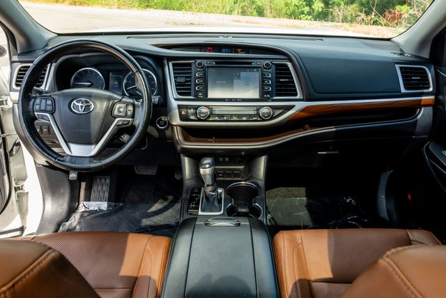 2018 Toyota Highlander Limited Platinum White at Emmons Autoplex