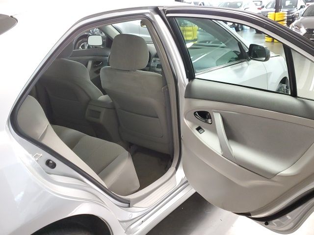 Used 2009 Gray Toyota LE image 20