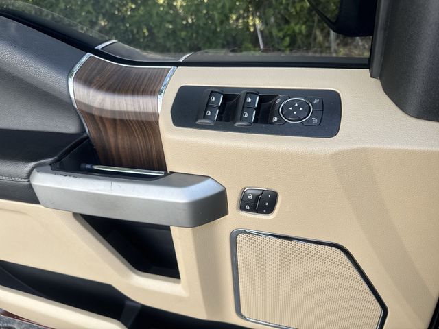 Used 2017  Ford Lariat image 29