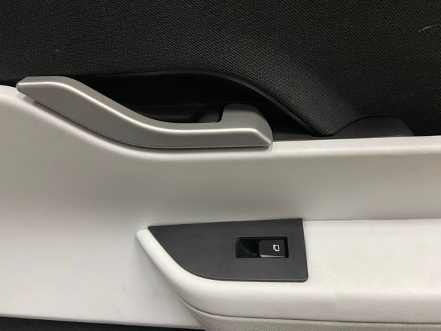 2023 Fisker Ocean thumbnail 32