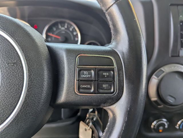 Used 2013 Bright White Clearcoat Jeep Unlimited Sport image 27