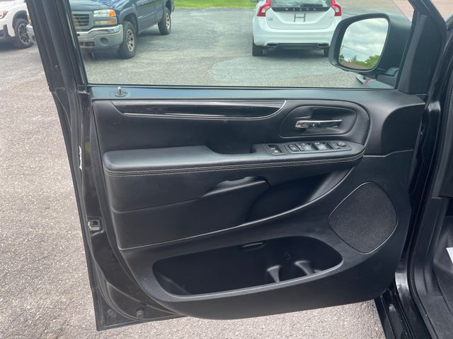 Used 2018 Dodge Grand Caravan Van