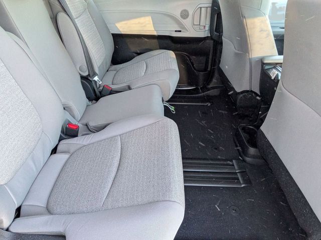 2026 Toyota Sienna LE - Photo 29