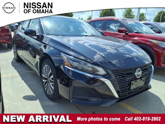 Super Black Clearcoat 2023 Nissan Altima 2.5 SV FWD Sedan Front-Wheel Drive Continuously Variable Transmission
