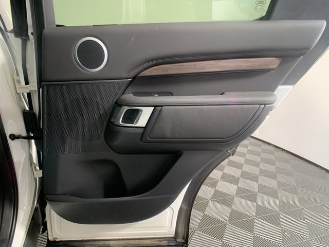 2019 Land Rover Discovery HSE 32