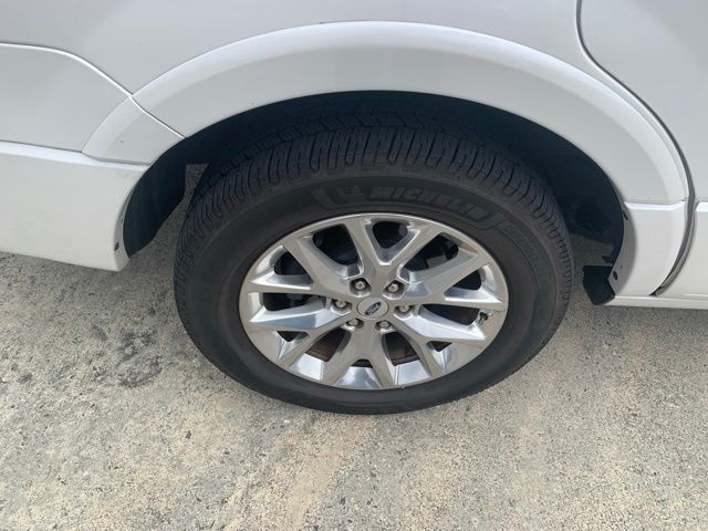 Used 2015 White Ford Limited image 5