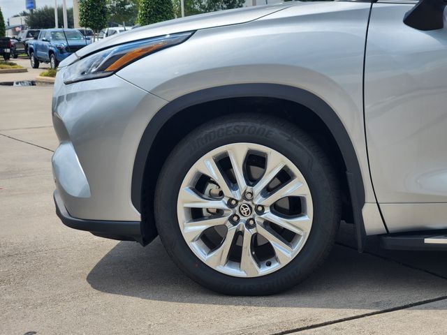 2025 Toyota Highlander Limited Silver at Gullo Toyota