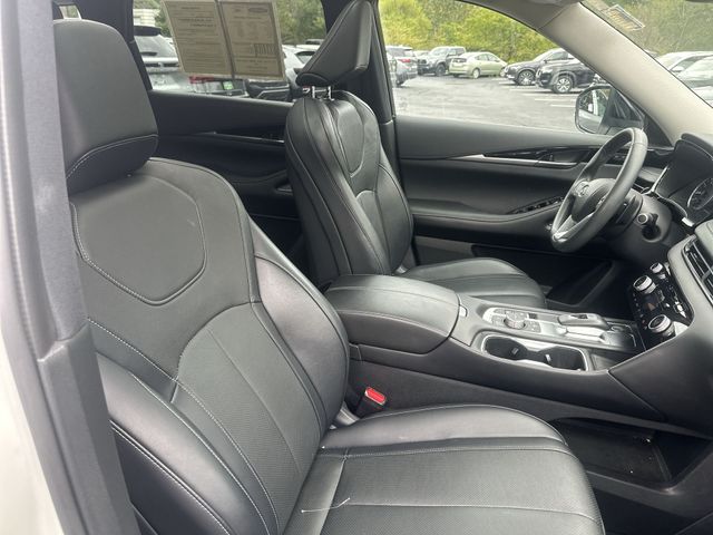 Certified Used 2023 White INFINITI PURE image 30