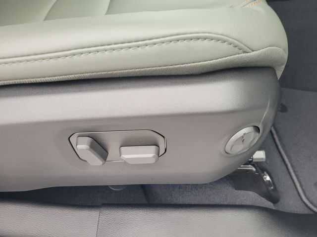 New 2026 White/off-white Jeep Mojave image 16