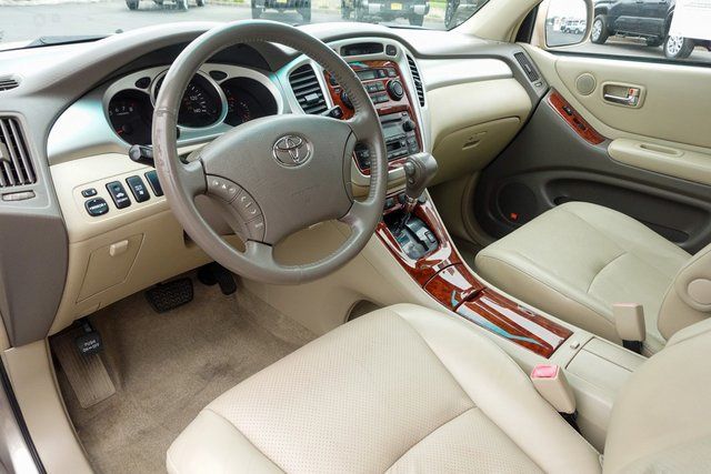 used 2007 Toyota Highlander car, priced at $7,500