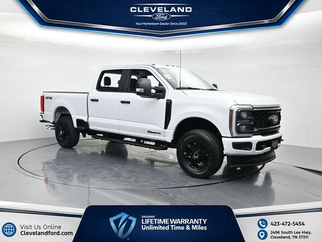 Oxford White 2026 Ford F-250 Super Duty Pickup Truck Four-Wheel Drive Automatic