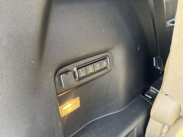Used 2017 White Ford Limited image 15
