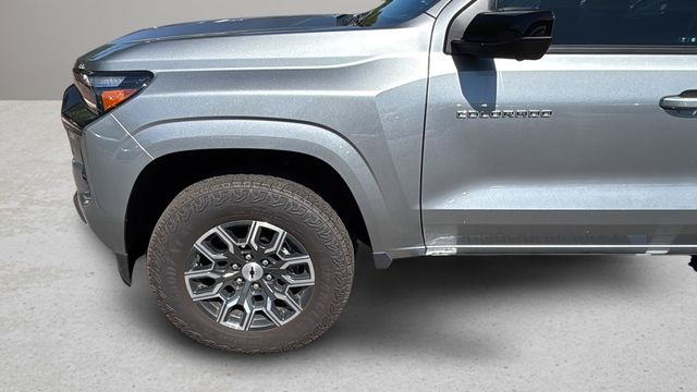 Used 2024 Gray Chevrolet Z71 image 31