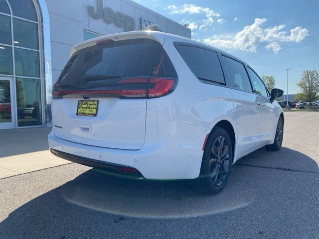 2026 Chrysler Pacifica Select - Bright White Clearcoat exterior view 5