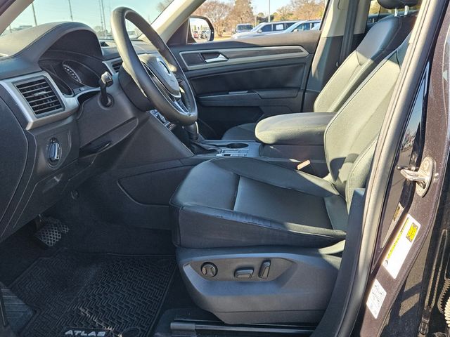 Used 2020 Black Volkswagen 2.0T SE w/Technology image 12