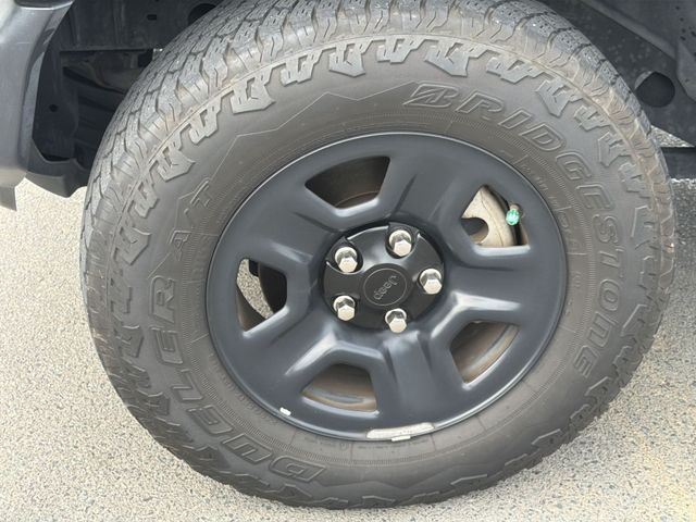 Used 2019 Green Jeep Unlimited Sport image 17