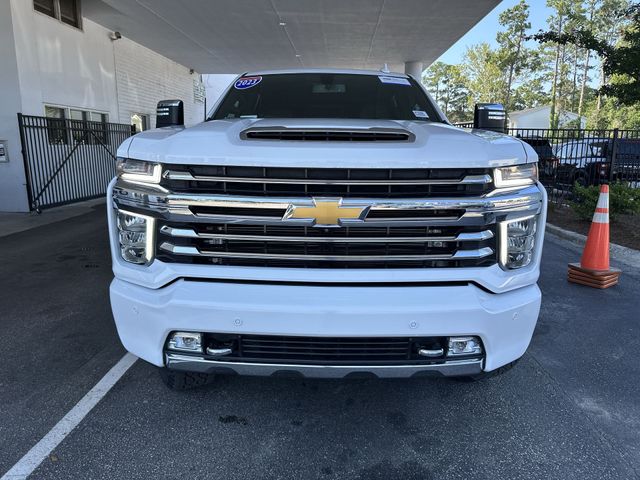 Used 2023 White Chevrolet High Country image 9