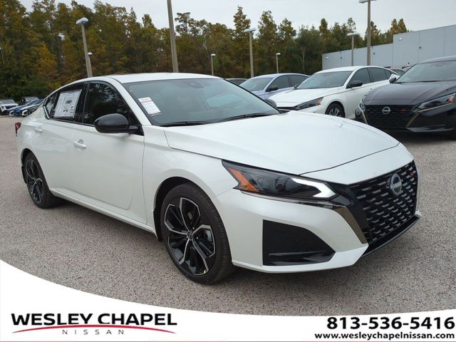 Pearl White 2025 Nissan Altima 2.5 SR FWD Sedan Front-Wheel Drive Continuously Variable Transmission