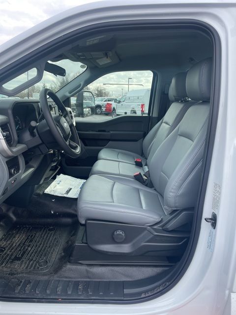 2024 Ford F-600 Super Duty 