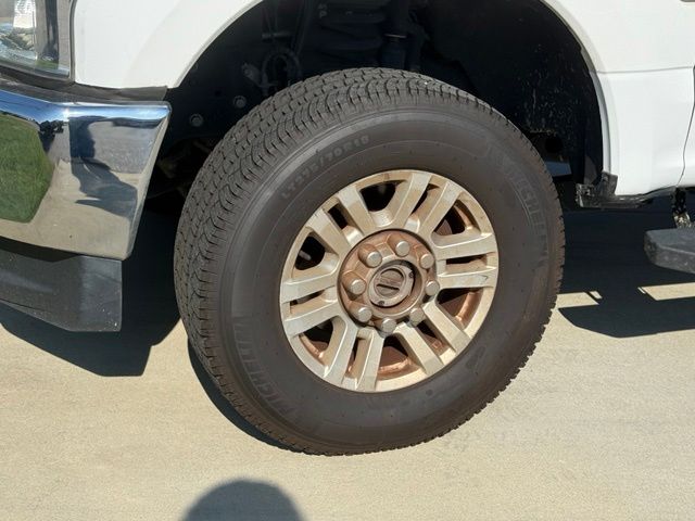 Used 2019 White Ford XL image 4