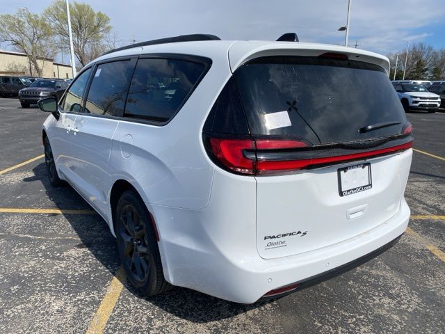 2024 Chrysler Pacifica Touring L 7