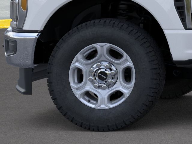 2026 Oxford White Ford Super Duty F-350 SRW XLT 168 WB 4X4 Chassis