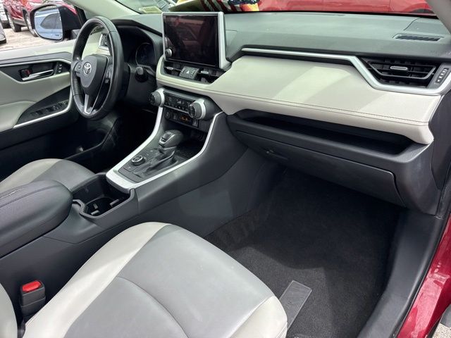 2024 Toyota RAV4 XLE Premium - Photo 15