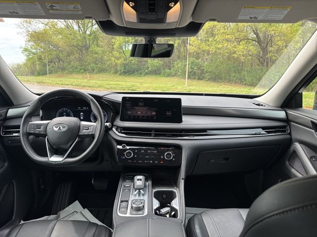 Used 2024 Gray INFINITI LUXE image 13