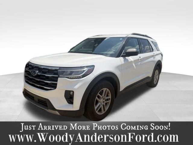 Star White Metallic Tri-Coat 2026 Ford Explorer SUV / Crossover Rear-Wheel Drive Automatic