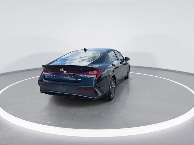 Used 2025 Black Hyundai SEL Sport image 7
