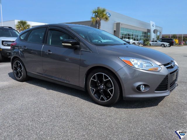 Sterling Gray Metallic 2014 Ford Focus Hatchback Front-Wheel Drive 6-Speed Automatic