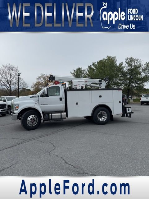 2025 Ford F-750 Super Duty 