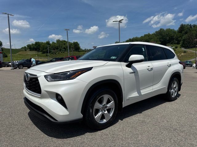 White (Blizzard Pearl) 2021 Toyota Highlander Hybrid LE AWD SUV / Crossover All-Wheel Drive Continuously Variable Transmission