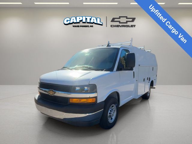 Summit White 2025 Chevrolet Express Chassis Van Rear-Wheel Drive 8-Speed Automatic