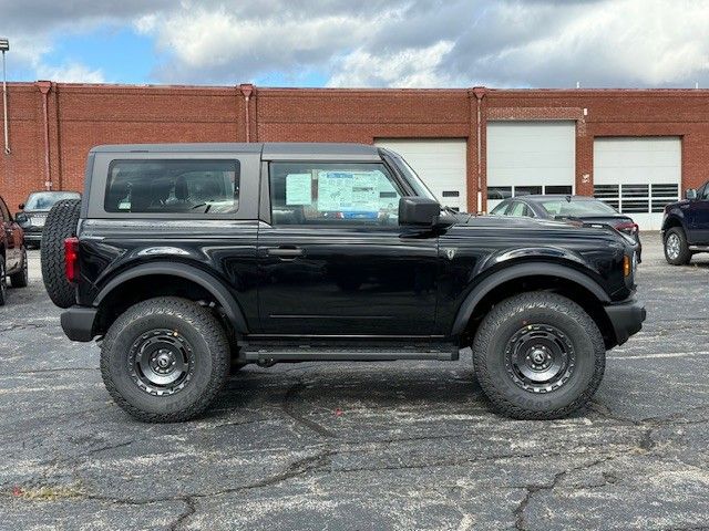 New 2025 Black Ford Base image 4