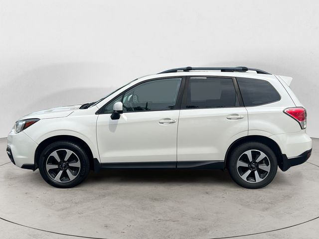 Used 2017 Crystal White Pearl Subaru 2.5i Premium image 8