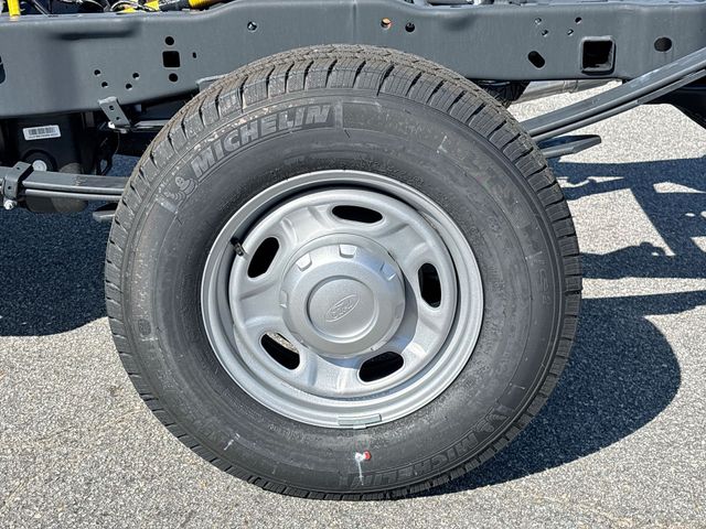 New 2026 Oxford White Ford F-250® XL image 15