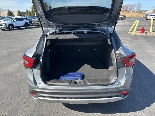 2025 Chevrolet Trax LT photo