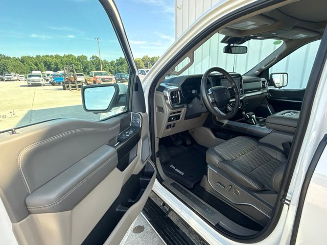 2024 Ford F-150 Platinum:B02556