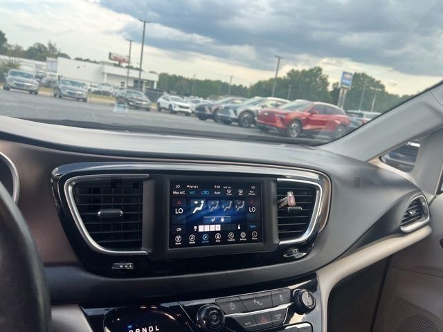 2019 Chrysler Pacifica Touring L 8