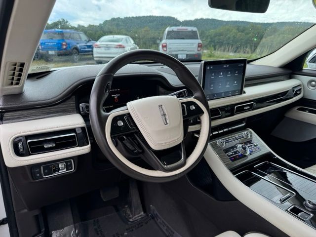 Used 2020 White Lincoln Black Label Grand Touring image 26