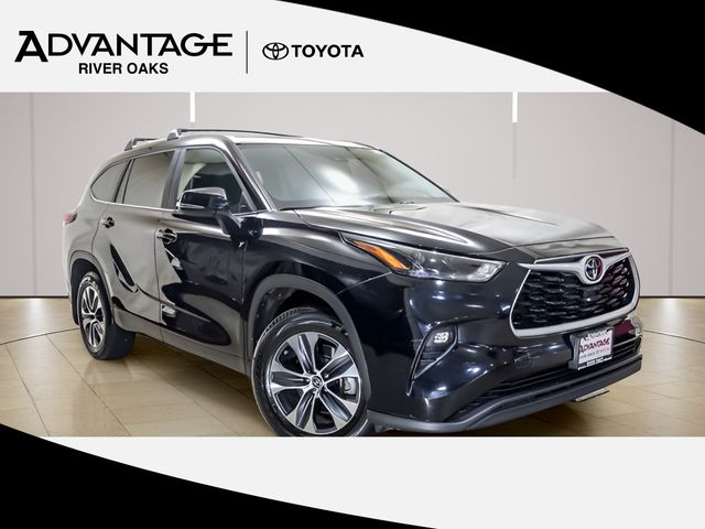 Midnight Black Metallic 2023 Toyota Highlander XLE AWD SUV / Crossover All-Wheel Drive 8-Speed Automatic