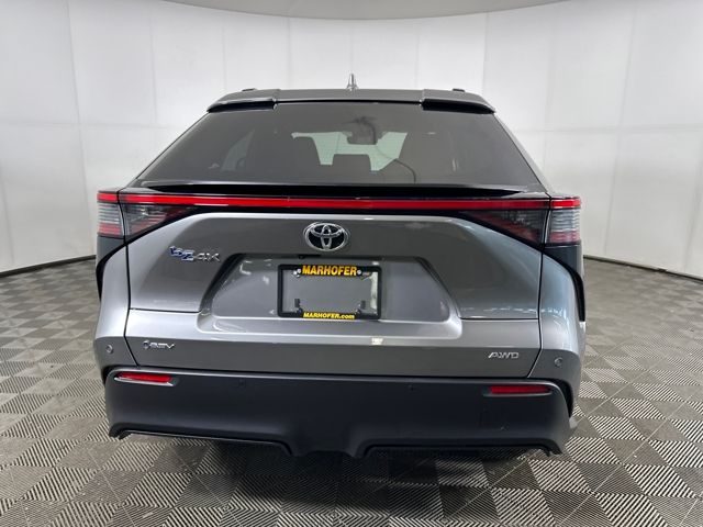 View vehicle photo 4