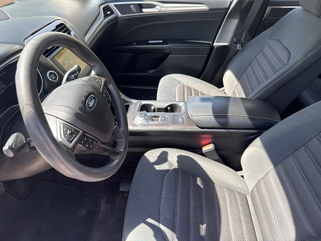 Used 2017 Silver Ford SE image 18