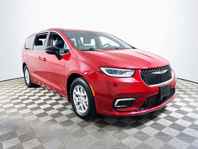 Red Hot Pearlcoat 2025 Chrysler Pacifica Select FWD Minivan Front-Wheel Drive Automatic