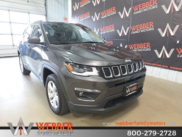 Gray (Granite Crystal Metallic Clearcoat) 2019 Jeep Compass Latitude 4WD SUV / Crossover Four-Wheel Drive 9-Speed Automatic